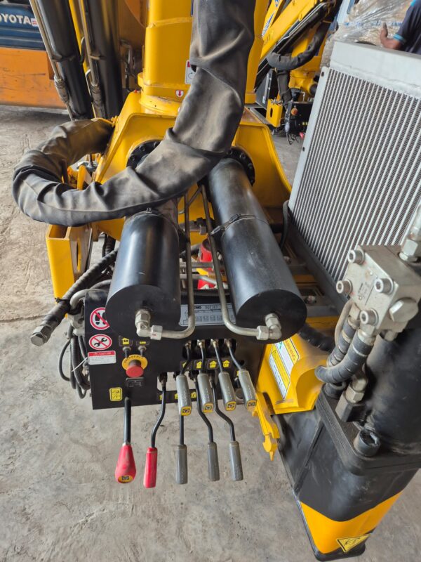XCMG SQZ365 8 TON CRANE - Image 8