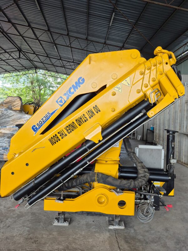 XCMG SQZ365 8 TON CRANE - Image 11