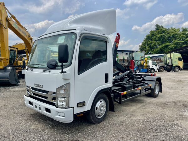 Unregistered Isuzu NPR85 14ft ArmRoll - Image 3