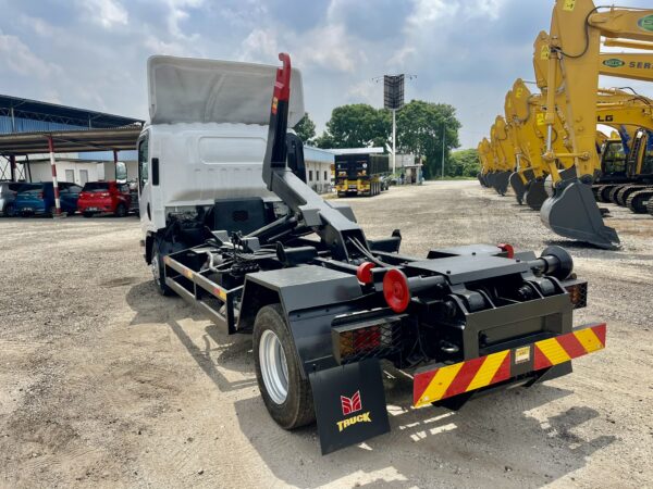 Unregistered Isuzu NPR85 14ft ArmRoll - Image 7