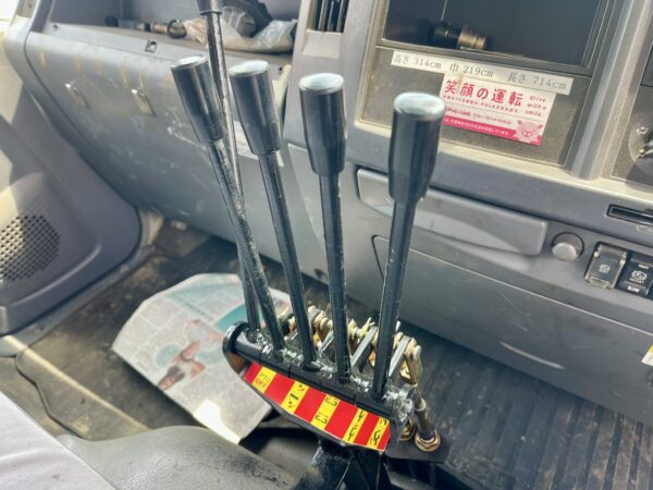 Unregistered Isuzu NPR85 14ft ArmRoll - Image 9