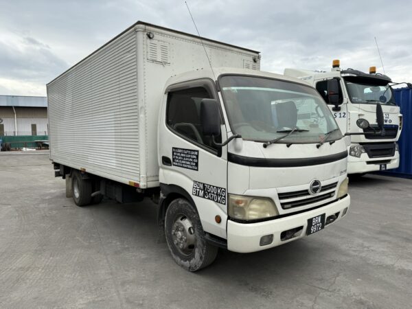 2024 Hino XZU424 17ft Box with Tailgate