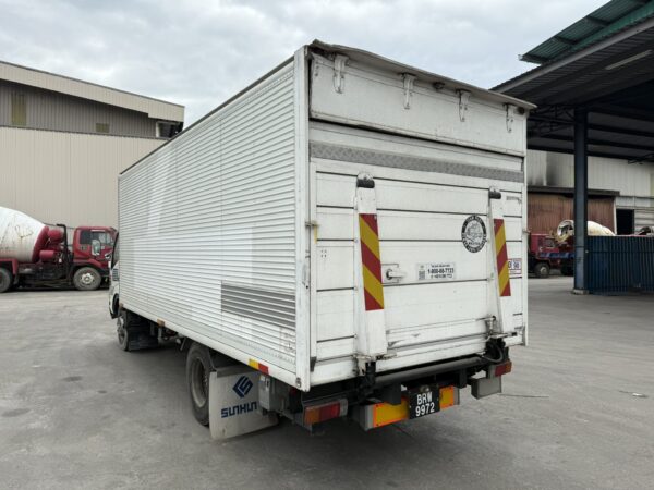 2024 Hino XZU424 17ft Box with Tailgate - Image 7