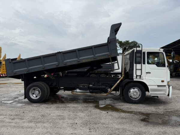 Unregistered Hino FN2P 18ft Steel Tipper - Image 4