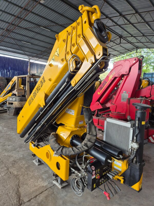 XCMG SQZ365 8 TON CRANE