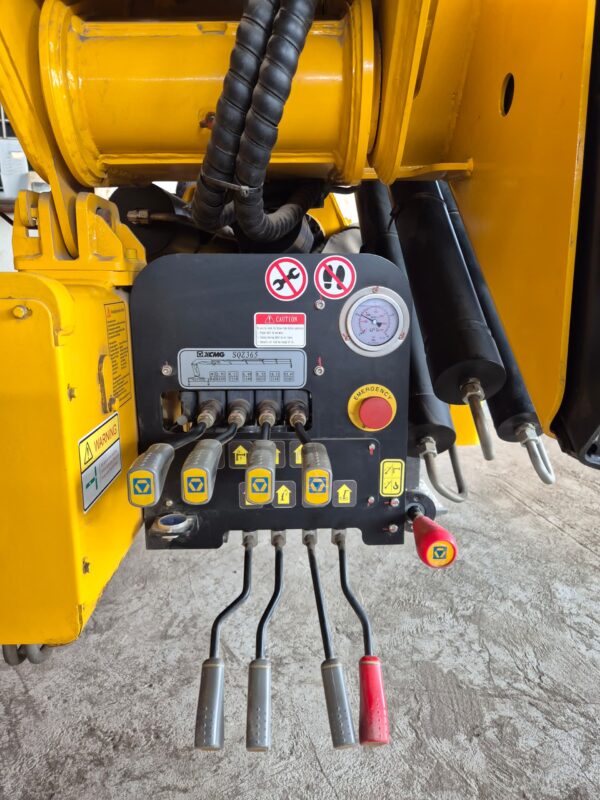 XCMG SQZ365 8 TON CRANE - Image 14