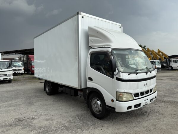 Hino XZU414 Box Van Truck - Image 10