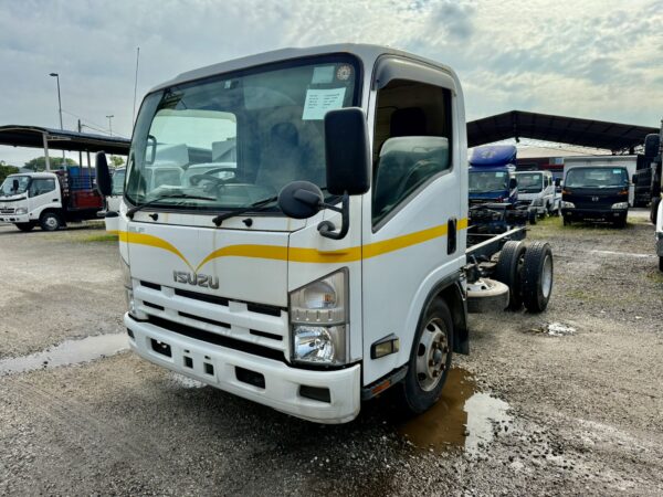 Unregistered Isuzu NPR85 Manual Chassis and Cab