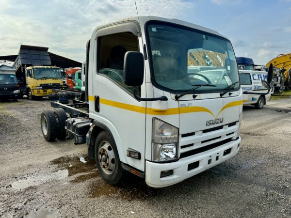 Unregistered Isuzu NPR85 Manual Chassis and Cab - Image 7