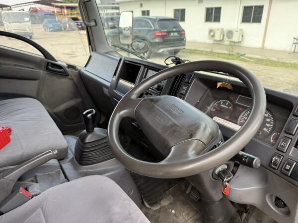 Unregistered Isuzu NPR85 Manual Chassis and Cab - Image 9