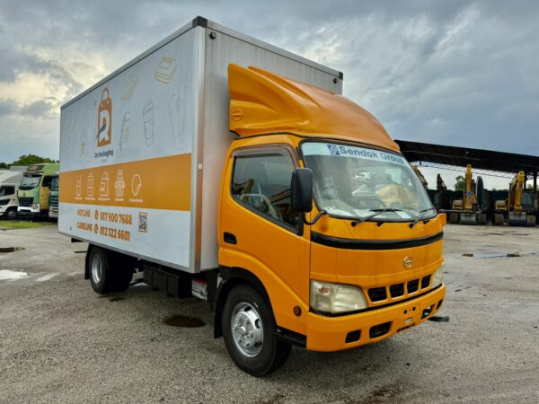 Hino XZU414 Box Van Truck - Image 7