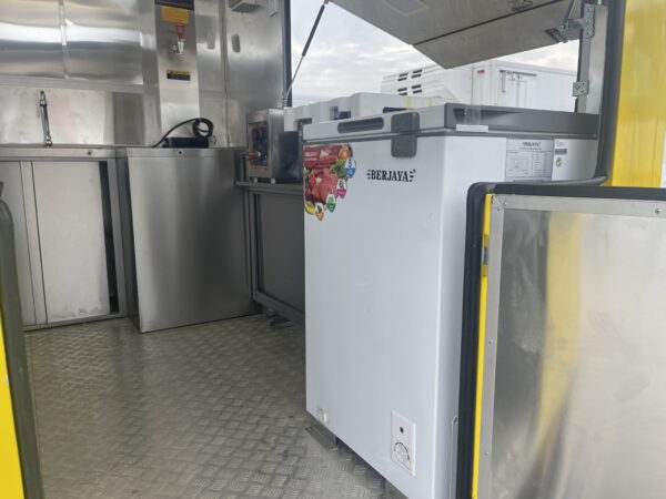 Unregistered Nissan Vanette SK82 Manual Foodtruck - Image 8