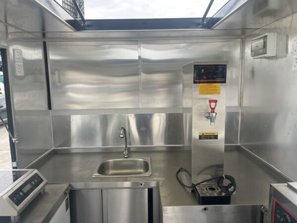 Unregistered Nissan Vanette SK82 Manual Foodtruck - Image 6