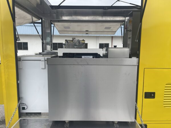 Unregistered Nissan Vanette SK82 Manual Foodtruck - Image 3