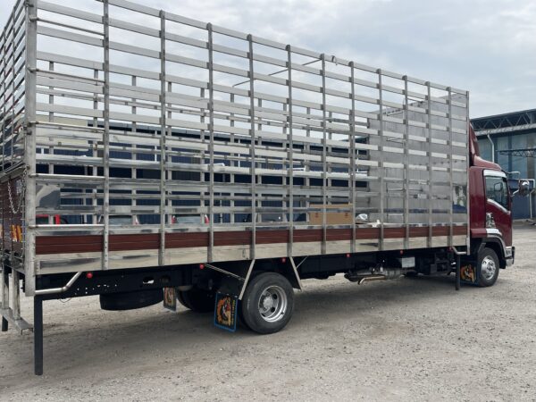 Isuzu FRR90 Livestock/ Poultry Truck - Image 4