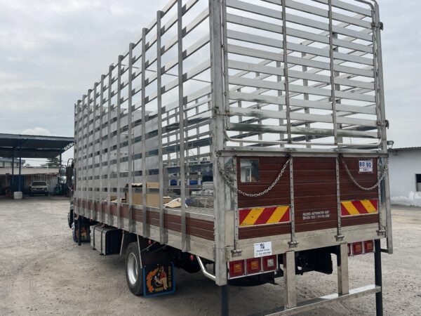 Isuzu FRR90 Livestock/ Poultry Truck - Image 2