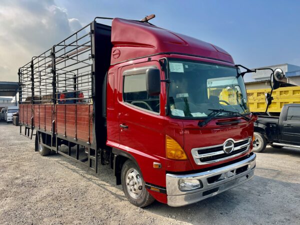 Unregistered Hino FD7J 24ft Wooden Cargo Truck - Image 3