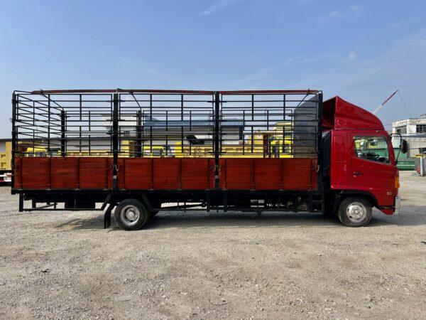 Unregistered Hino FD7J 24ft Wooden Cargo Truck - Image 4