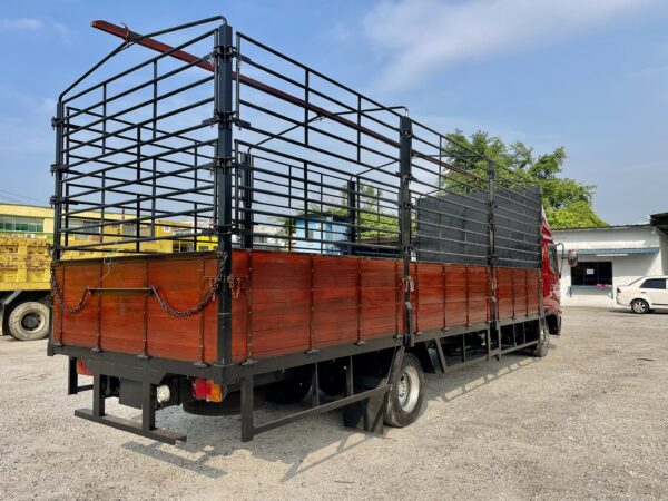 Unregistered Hino FD7J 24ft Wooden Cargo Truck - Image 5