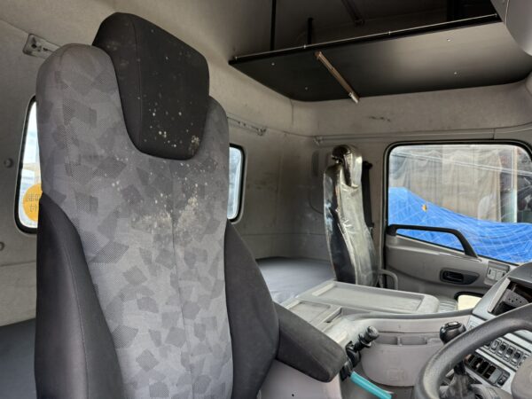 Unregistered Nissan UD GK5 Auto High Roof - Image 4