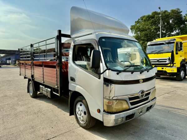 Unregistered Hino XZU344 14ft Wooden Cargo - Image 3