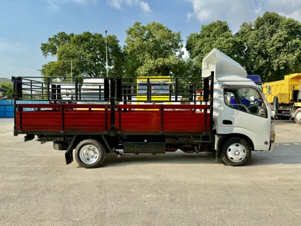 Unregistered Hino XZU344 14ft Wooden Cargo - Image 4