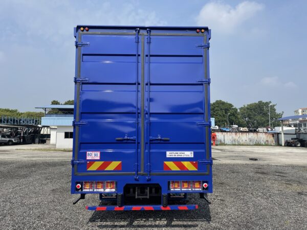 Isuzu FRR90 Curtain Sider/ Side Curtain - Image 10