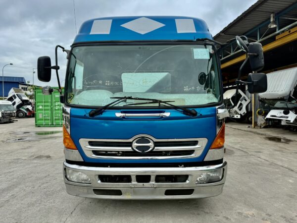 Unregistered Hino FD7 High Roof - Image 2