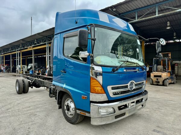 Unregistered Hino FD7 High Roof - Image 3