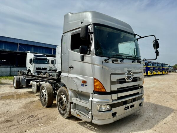 Unregistered Hino 700 FN1E Manual - Image 13