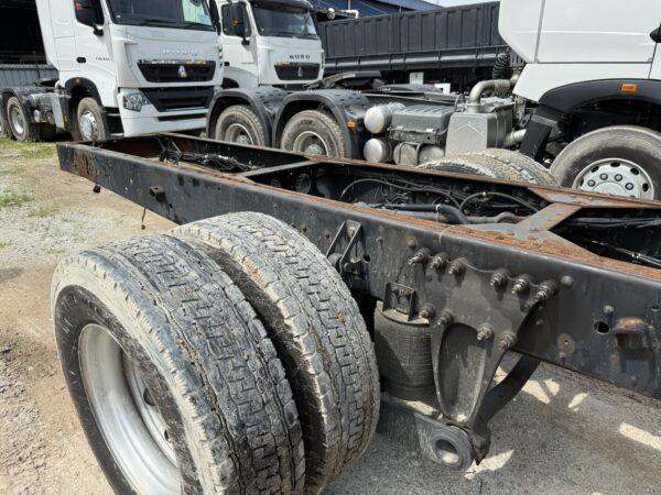 Unregistered Hino 700 FN1E Manual - Image 9