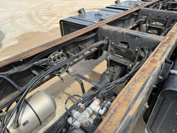 Unregistered Hino 700 FN1E Manual - Image 7