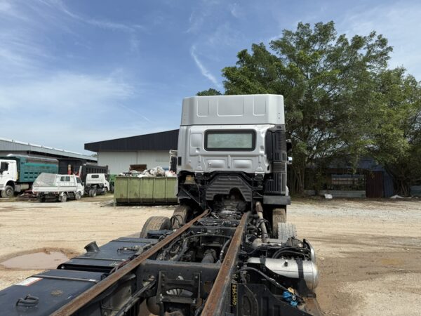 Unregistered Hino 700 FN1E Manual - Image 6