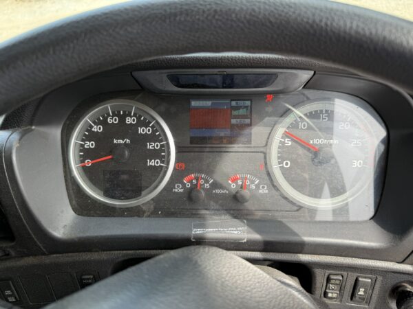 Unregistered Hino 700 FN1E Manual - Image 3