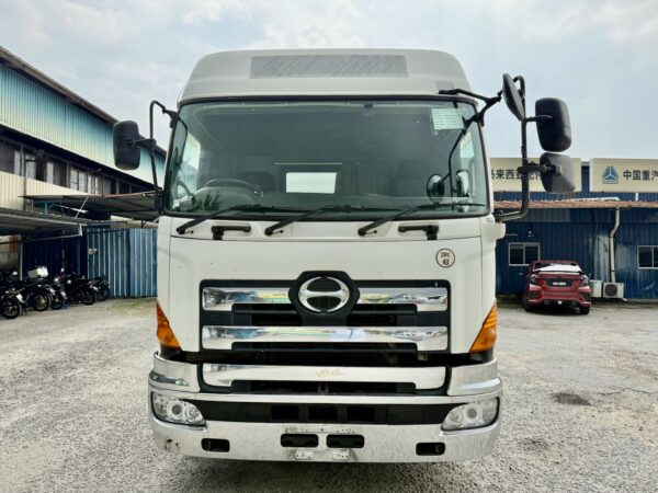 Unregistered Hino 700 FW1E High Roof Manual - Image 7