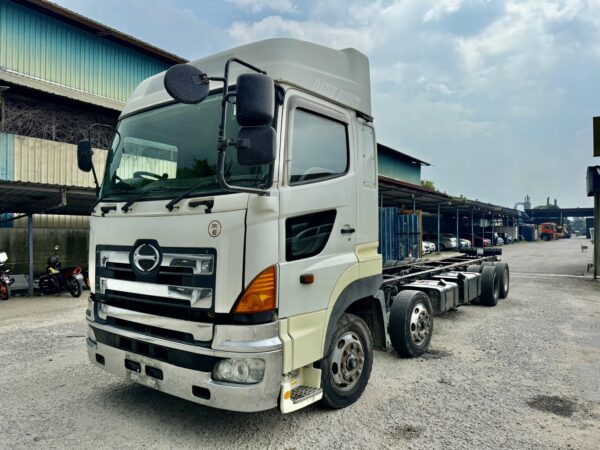 Unregistered Hino 700 FW1E High Roof Manual