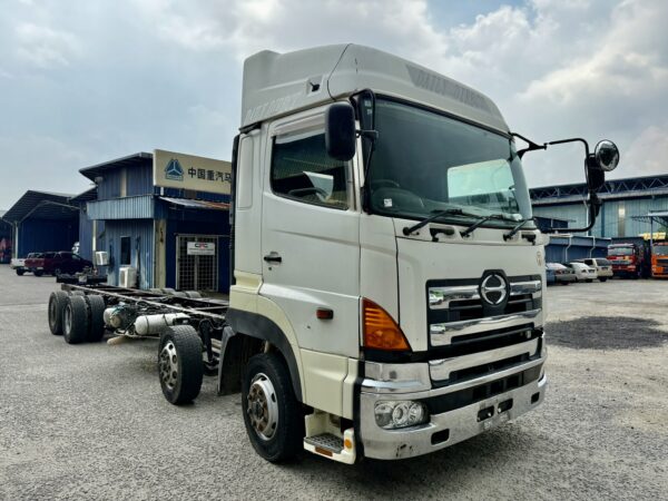 Unregistered Hino 700 FW1E High Roof Manual - Image 6