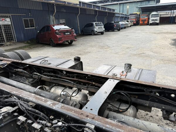 Unregistered Hino 700 FW1E High Roof Manual - Image 3