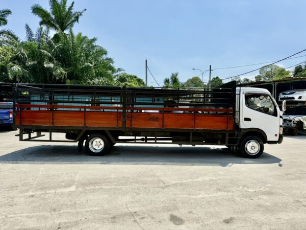 Unregistered Hino 300 XZU412 21ft Wooden Cargo - Image 6