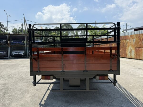 Unregistered Hino 300 XZU412 21ft Wooden Cargo - Image 2