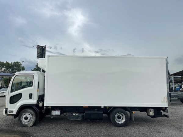 Isuzu FRR90 Chiller/ Refrigerator/Freezer Box - Image 14