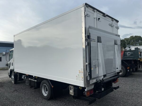 Isuzu FRR90 Chiller/ Refrigerator/Freezer Box - Image 13