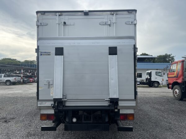 Isuzu FRR90 Chiller/ Refrigerator/Freezer Box - Image 12