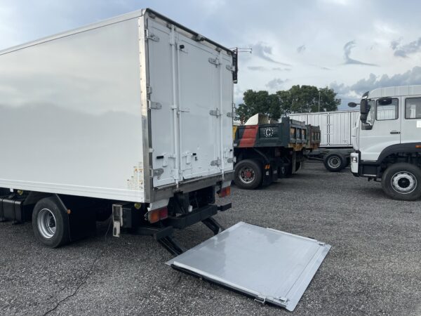 Isuzu FRR90 Chiller/ Refrigerator/Freezer Box - Image 9
