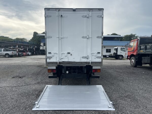 Isuzu FRR90 Chiller/ Refrigerator/Freezer Box - Image 8