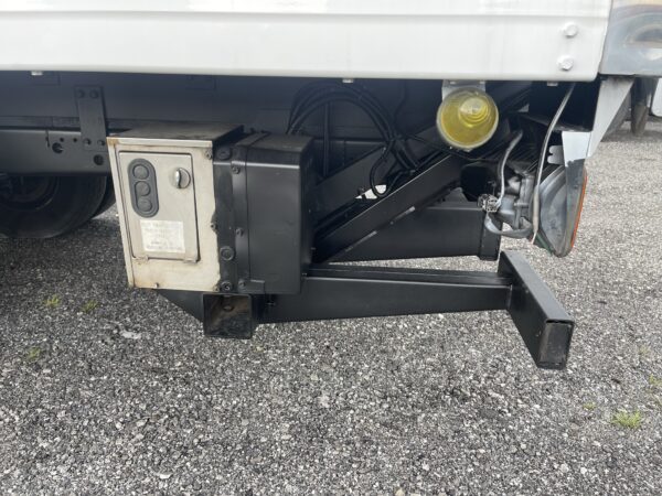 Isuzu FRR90 Chiller/ Refrigerator/Freezer Box - Image 6