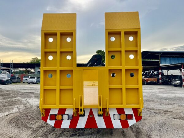 Hino 700 FY1E/FW1E Self Loader with Crane - Image 7