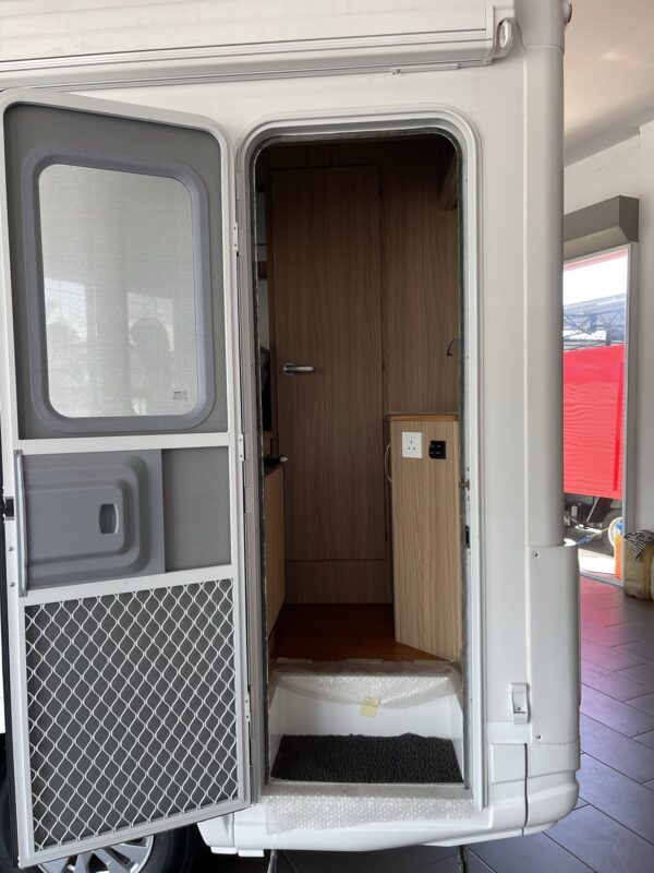 Nissan SK82 10ft Camping Truck, Camper Van, Caravan - Image 3