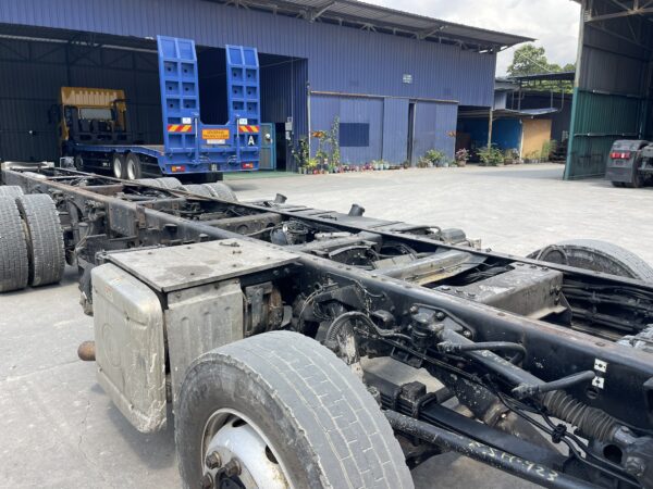 Unregistered Nissan UD CG5 Auto 12 Wheeler - Image 15