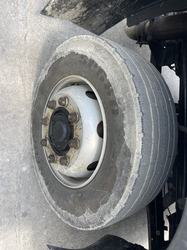 Unregistered Nissan UD CG5 Auto 12 Wheeler - Image 6